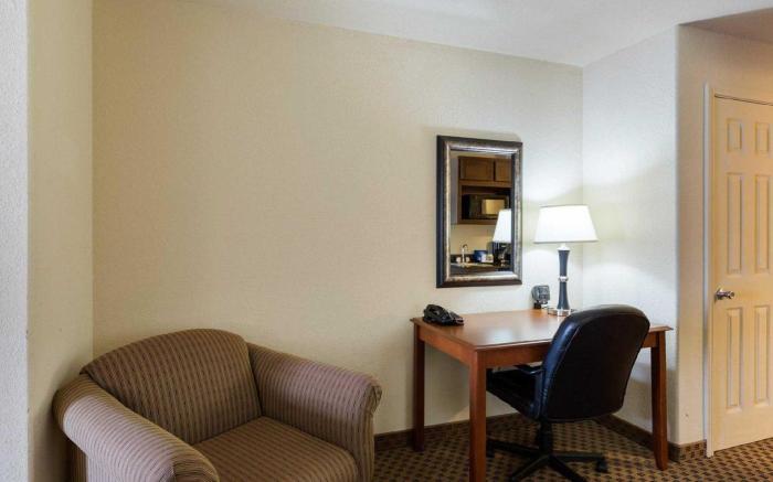 Quality Suites Huntsville Near University