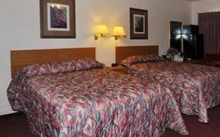 MARINWOOD INN & SUITES