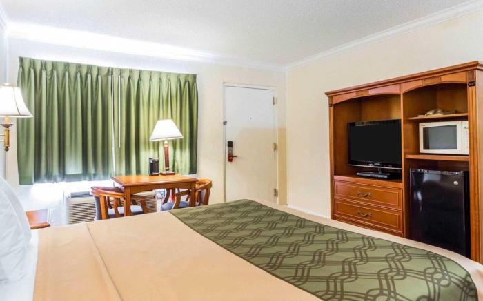 Econo Lodge Woodland near I-5