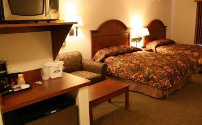 Expressway Suites Fargo