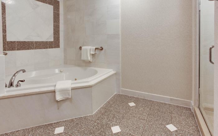 Drury Inn & Suites West Des Moines