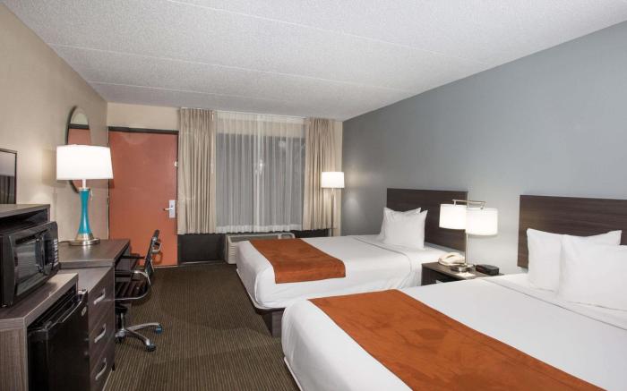 Days Inn & Suites by Wyndham Orlando Airport