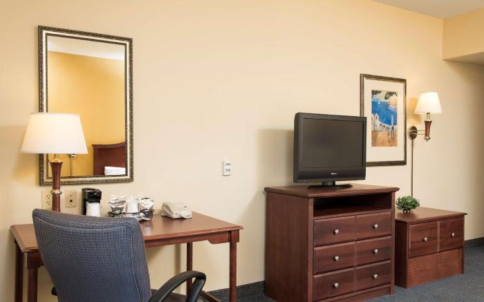 Hampton Inn & Suites Indianapolis-Airport