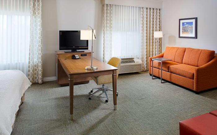 Hampton Inn & Suites Lancaster