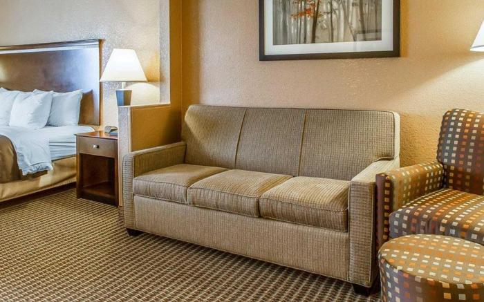 Quality Inn Bessemer I-20 exit 108