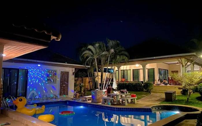 Luxury Pool Villa Rayong