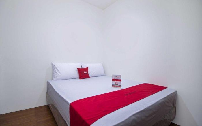 RedDoorz Plus near Plaza Indonesia