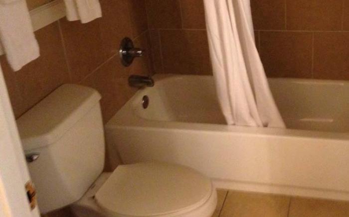 Econo Lodge Inn & Suites