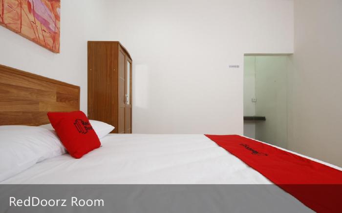 RedDoorz Plus near Plaza Indonesia