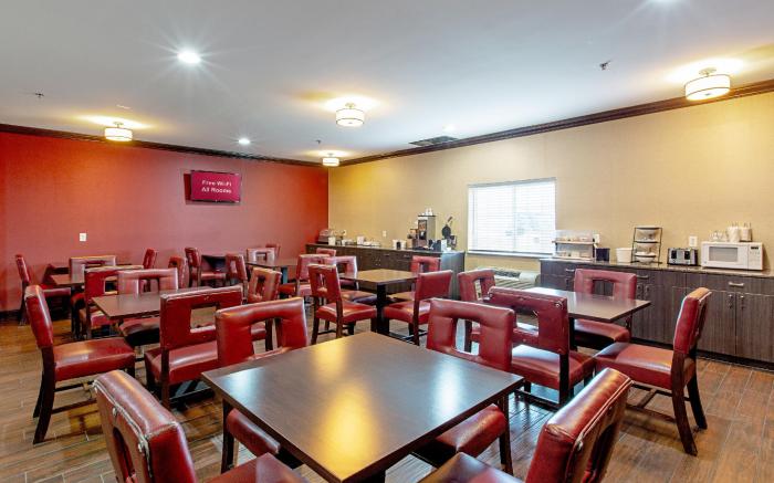 Red Roof Inn & Suites Omaha - Council Bluffs