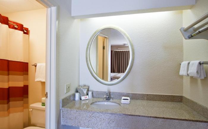 Red Roof Inn Philadelphia - Oxford Valley