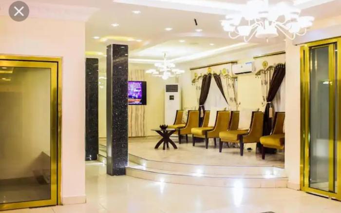 Six Diamond Hotel