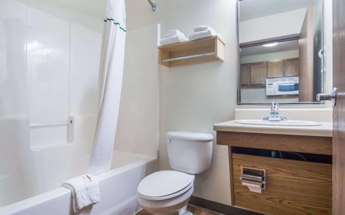 HomeTowne Studios & Suites Bentonville