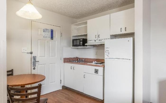 HomeTowne Studios & Suites Charlotte – Concord