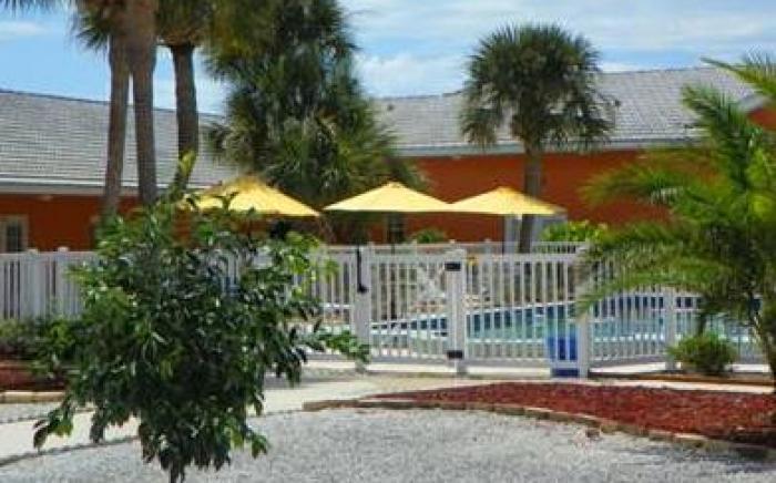 Island Sun Inn & Suites - Venice, Florida Historic Downtown & Beach Getaway