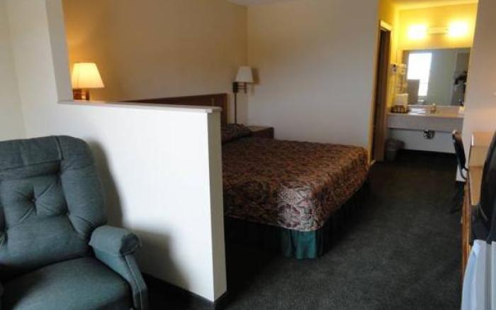 Travelers Inn & Suites