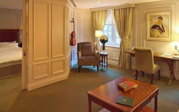 Windsor Arms Hotel