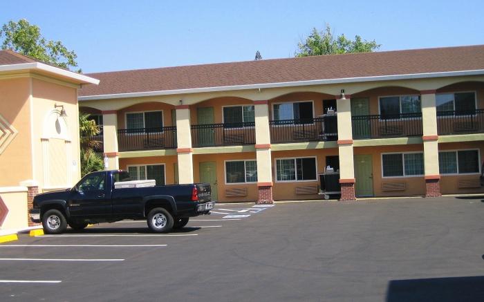 Americas Deluxe Inn