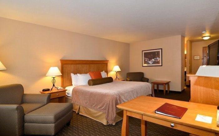 Best Western Plus Edmonds Harbor Inn