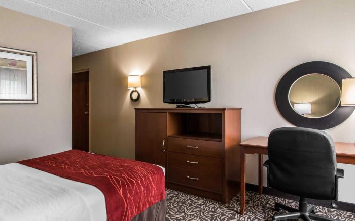 Clarion Inn & Suites - University Area