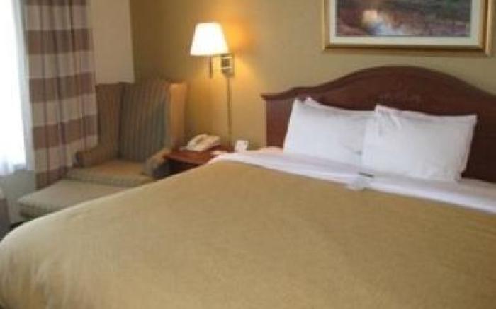 Country Inn & Suites by Radisson, West Bend, WI