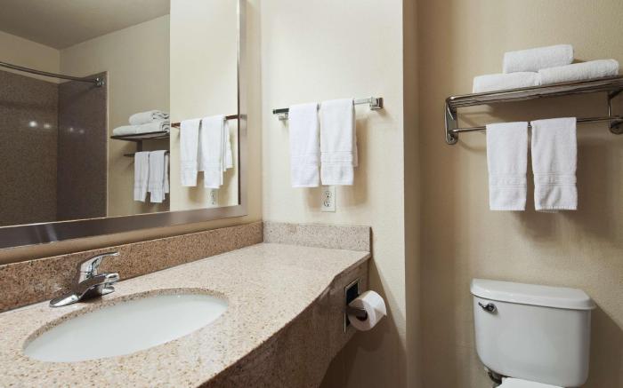 Best Western Cleveland Inn & Suites