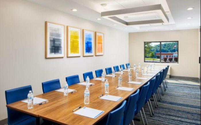 Holiday Inn Express And Suites Bridgeport by IHG