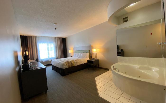 Country Inn & Suites by Radisson, Elk River, MN