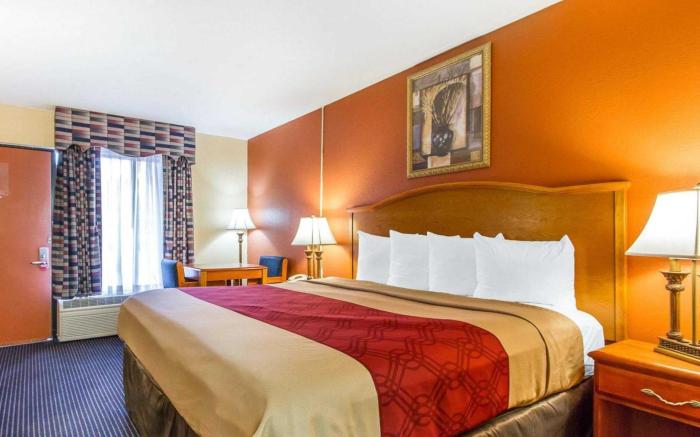 Econo Lodge Inn & Suites Evergreen