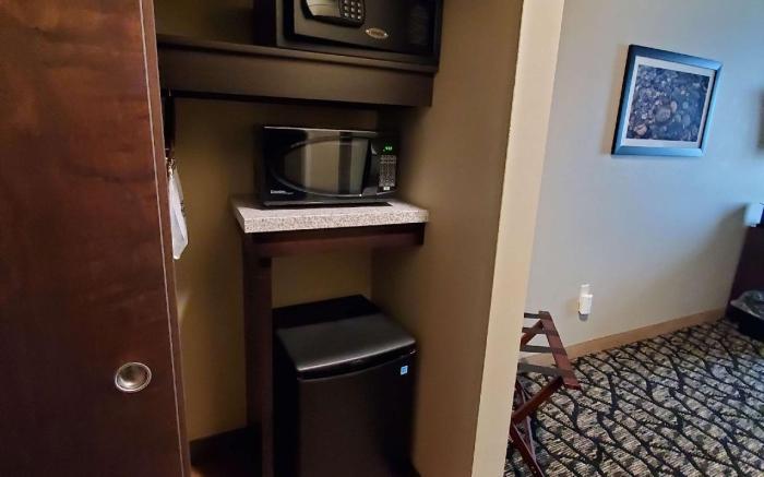 Best Western Plus Lakeview Hotel