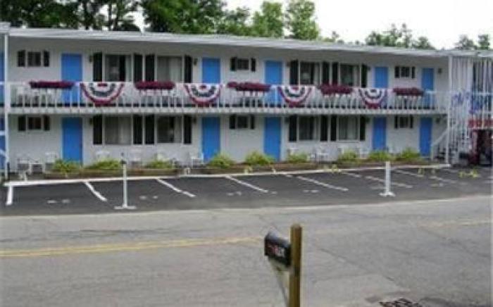 Weirs Beach Motel & Cottages