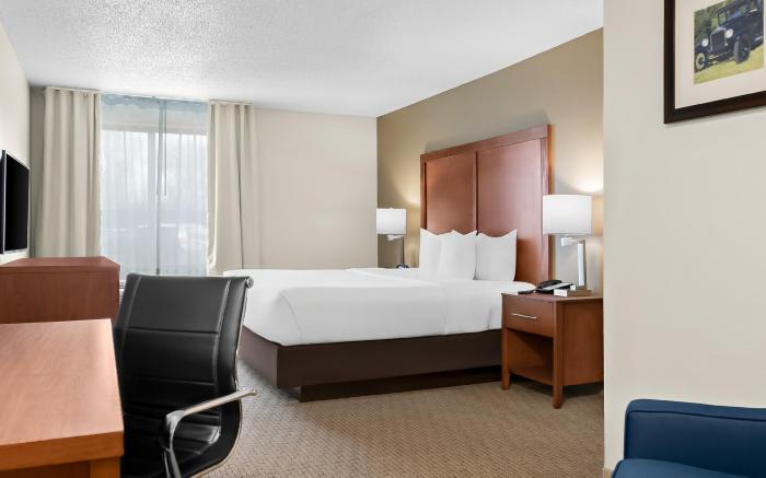 Comfort Inn & Suites Taylor - Detroit