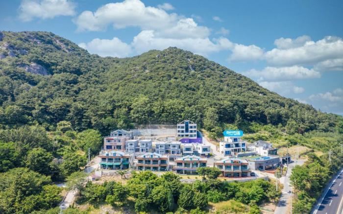Hayanjip (Blue Road Town Pension