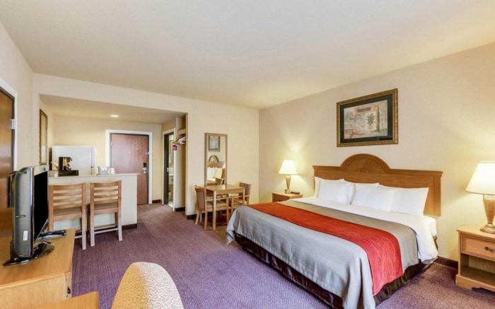 Comfort Inn & Suites and Suites Fredericksburg