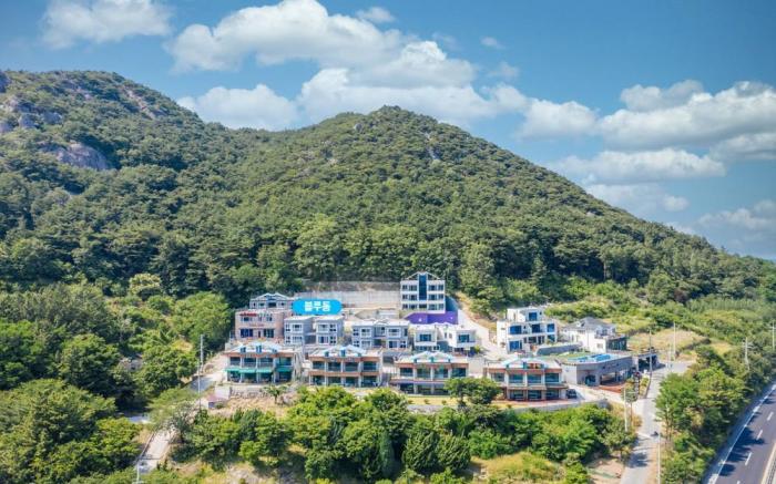 Blue (Blue Road Town Pension)