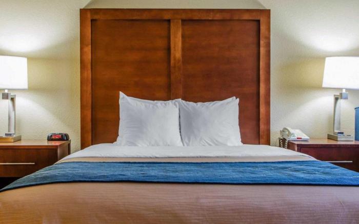 Comfort Inn & Suites Jackson - West Bend
