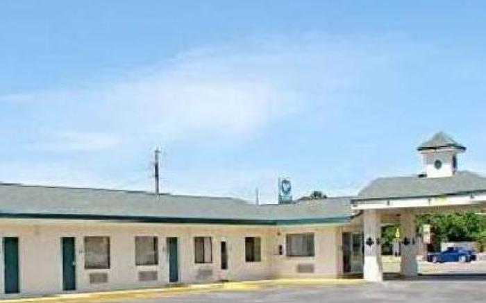 Executive Inn Pearsall