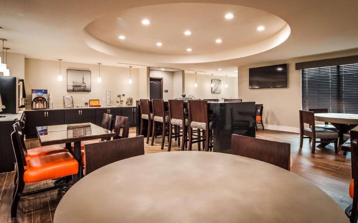 Best Western Plus Bay City Inn & Suites