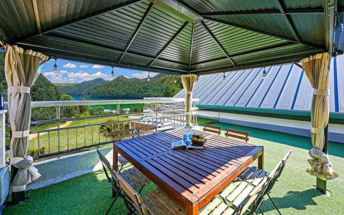 ello-el kids Pool Villa Pension