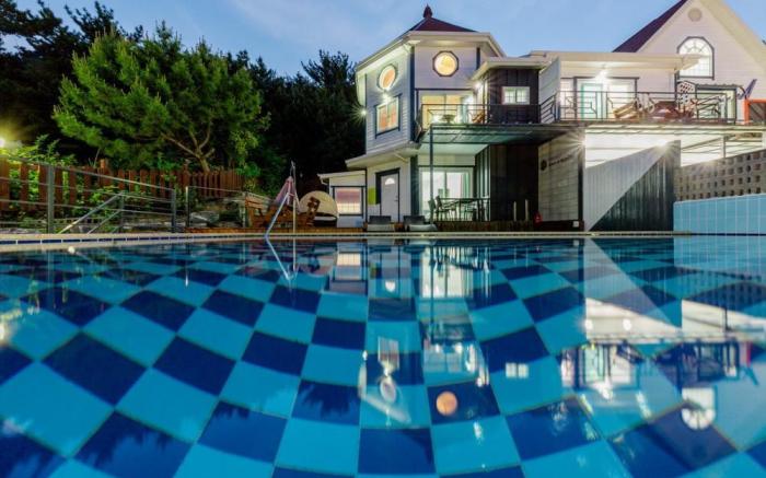 Pool Villa 1-2 Pension