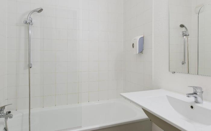 hotelF1 Igny Massy TGV, renovated