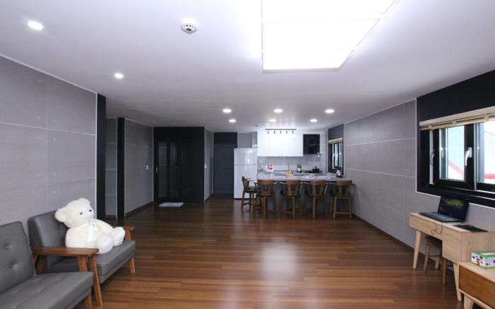 Uljin blue ara B pension