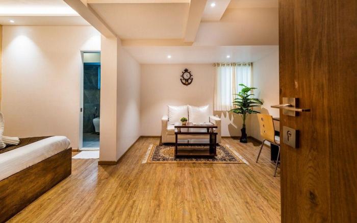 King Monarch Room - Living space -wifi 
