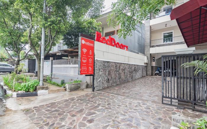 RedDoorz Plus @ Bagusrangin Street