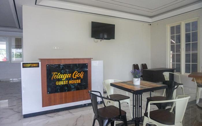 RedDoorz near Araya Family Club House