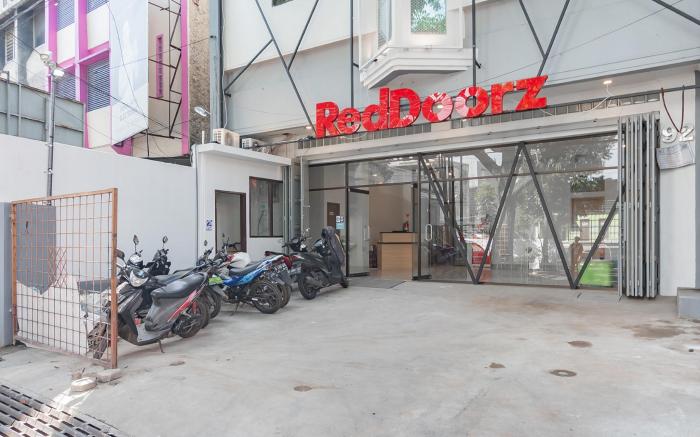 RedDoorz Plus @ Karapitan Street