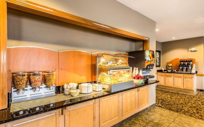 Quality Inn & Suites Hendersonville - Flat Rock