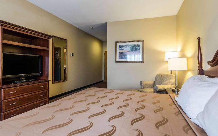 Quality Inn & Suites Hendersonville - Flat Rock
