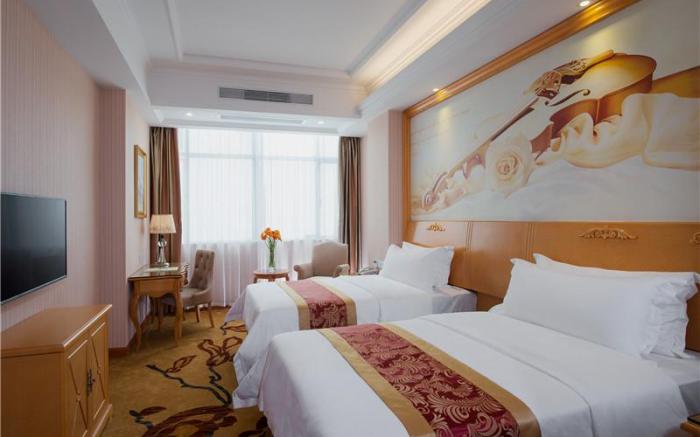 Vienna Hotel Shenzhen Shiyan Tianbao Road Branch
