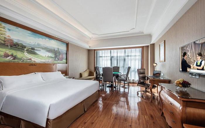 Vienna International Hotel Xinyang Municipal Government Railway Station